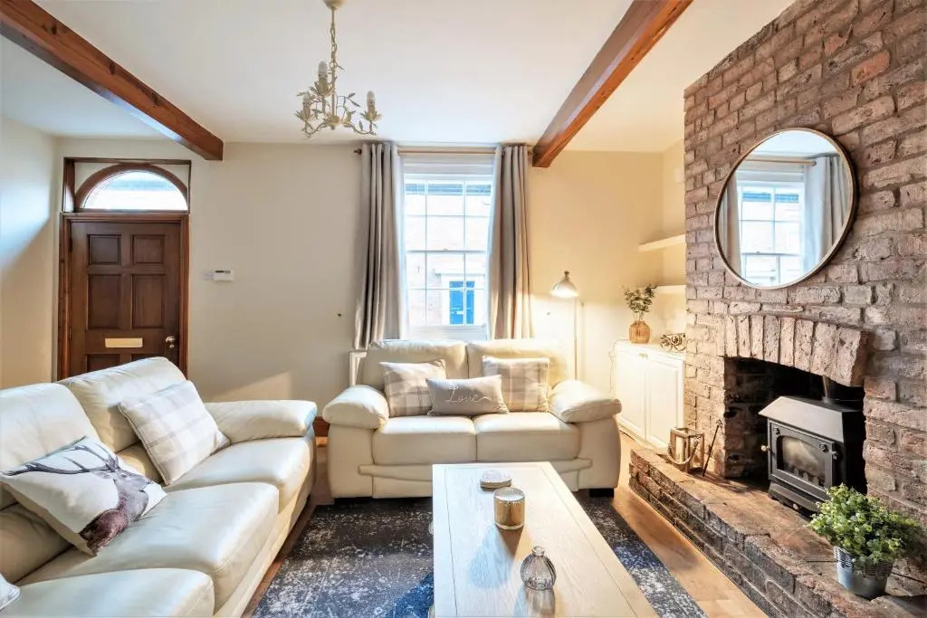 The Cottage in Chester, Sleeps 6 with FREE Parking