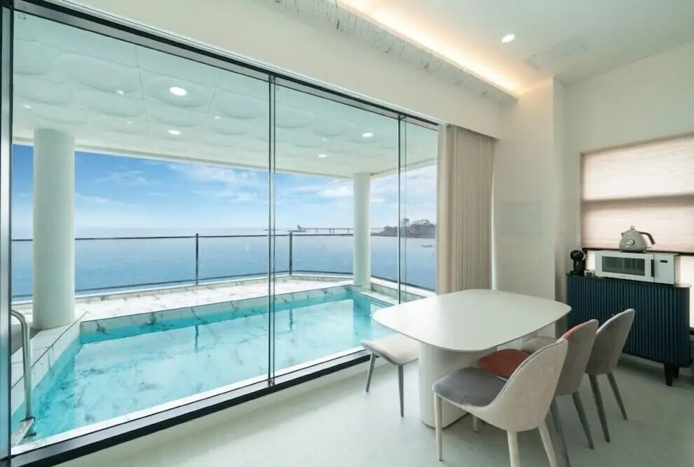 ON Pool Villa