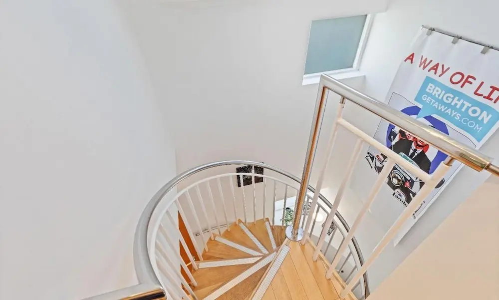 Majestic Mews Apartment Super Central Sleeps 2 to 8 Guests Free Wifi