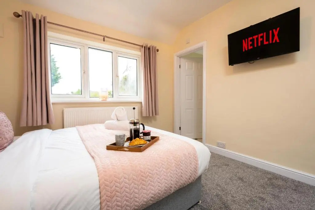 Sweetbriar - Stylish 4-Bed close to NEC, Airport, JLR, Solihull