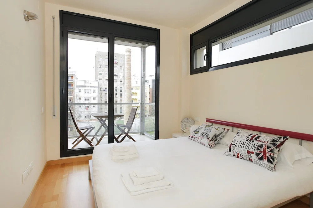 Cheerful Olympic Village Beach Apartment