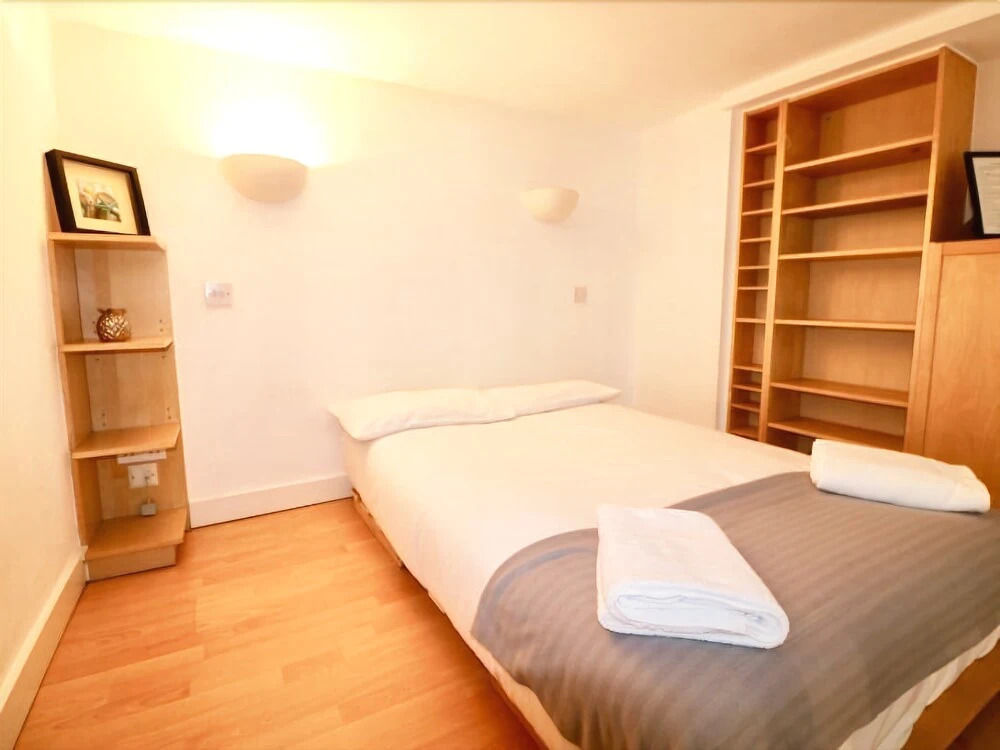 HFS Studio Next To Hydepark L16