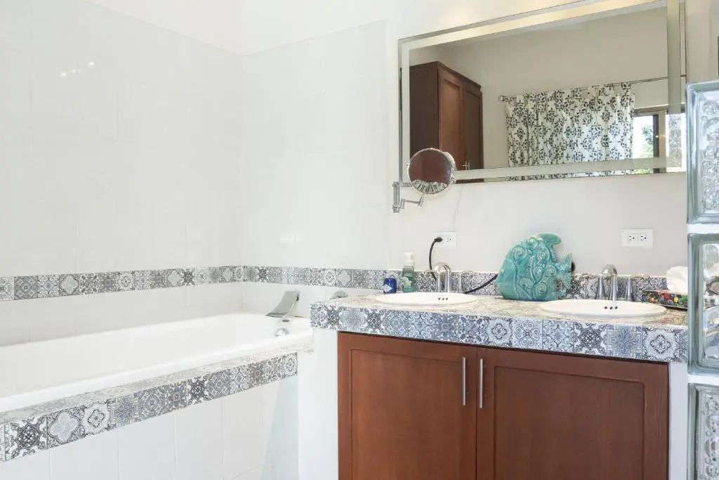 Casa El Faro is a Spacious 4 Bedroom House with a pool