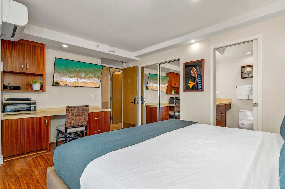Mana Kai 811 - Oceanfront, Top Floor, Stunning Renovation, 2br, Kings, Split AC