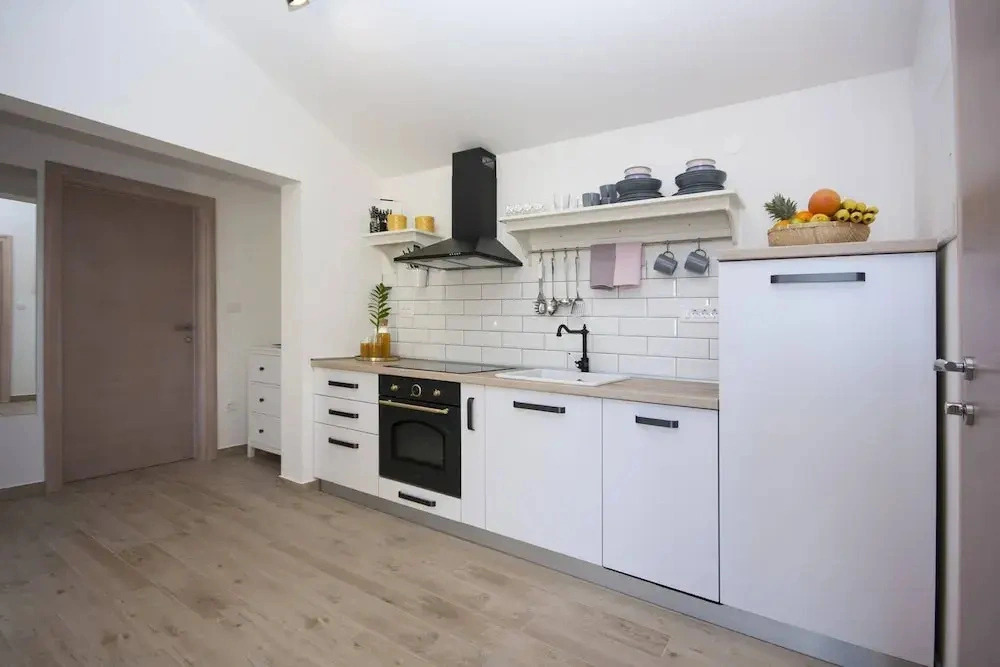One Bedroom Apartment With sea View
