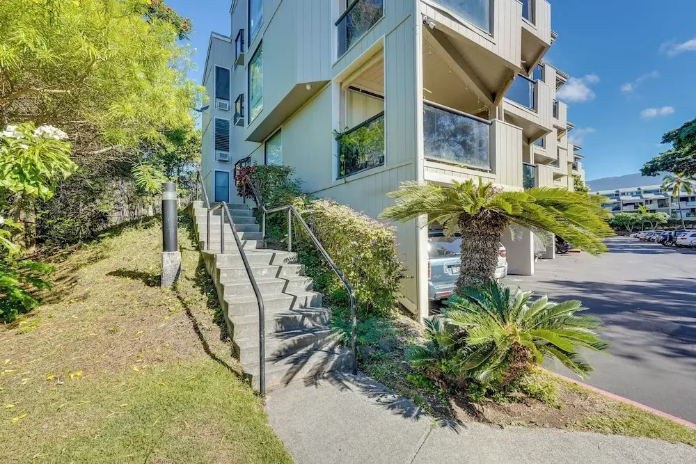 Top-floor Kailua Bay Resort Condo w/ Ocean Views!