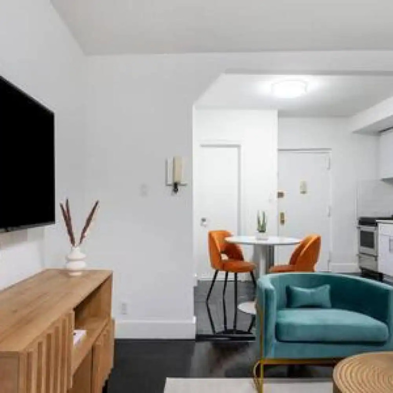 444-3 1BR Hell s Kitchen- Newly Furnished -elevator