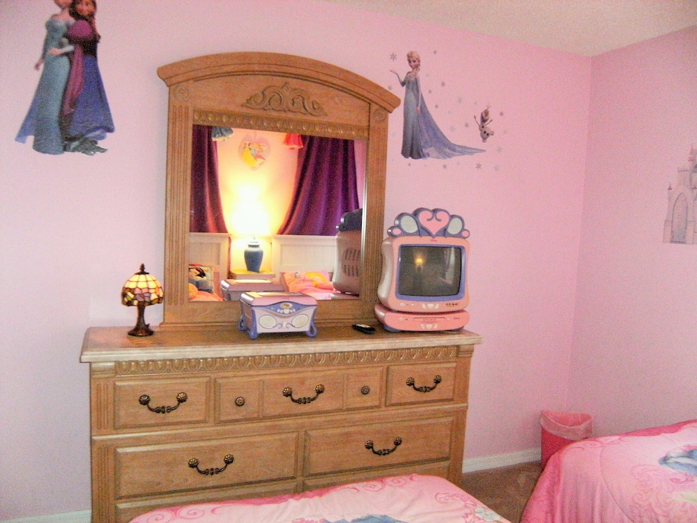 Prime Location In Secure Safe 247 Manned Gatehouse Community With Clubhouse