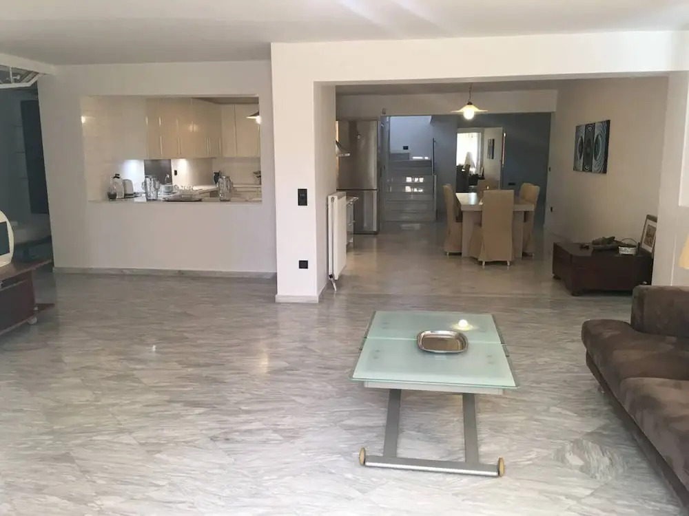 Stunning 4-bed Villa in Lagonisi Kalivia Thorikou
