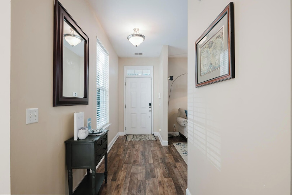 Dogs Welcome! Adorable 3-bedroom Coastal Home in Historic Old Town Bluffton