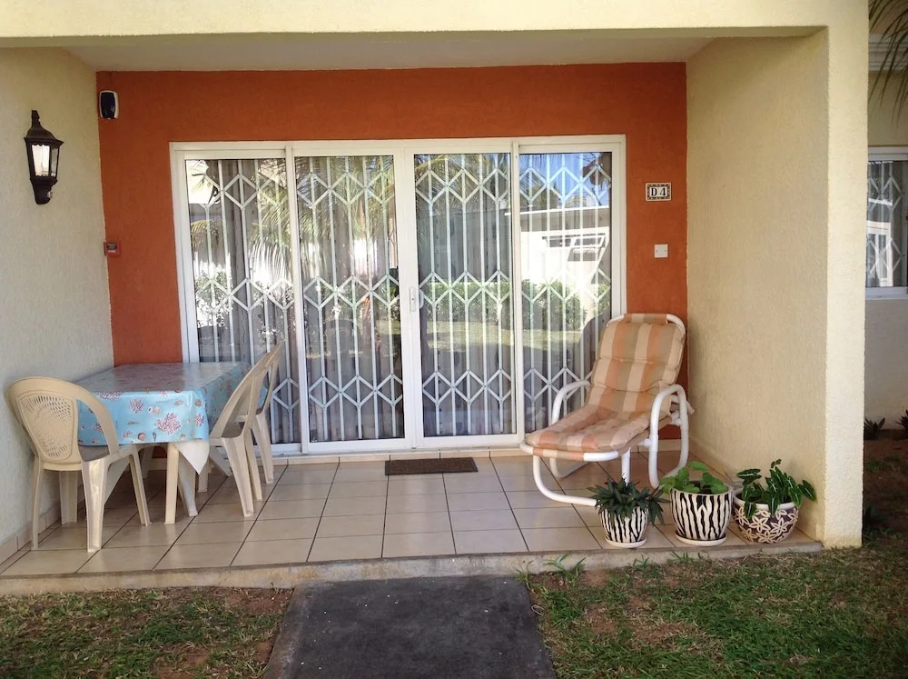Lovely Apartment in Flic en Flac, Close to the Lovely Beach and all Amenities