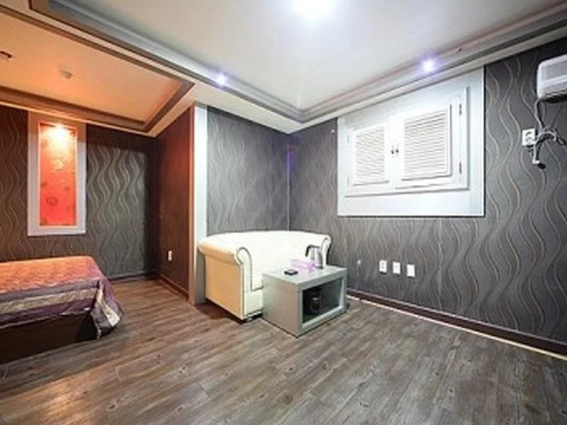Prada Motel