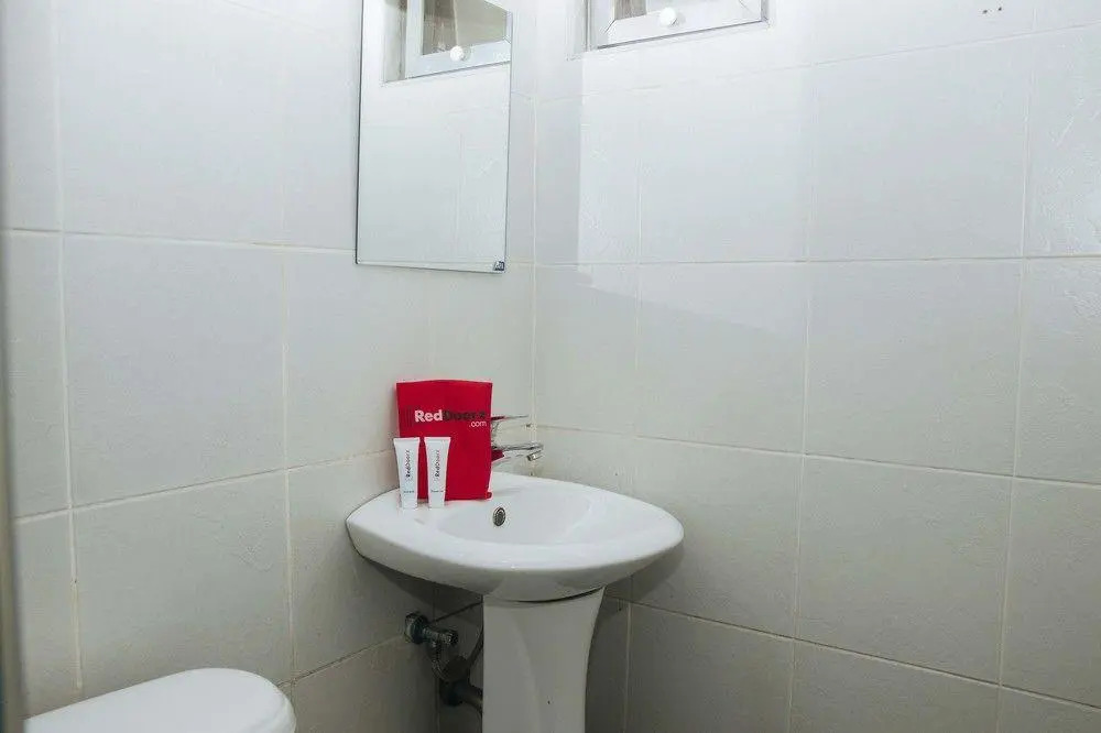 RedDoorz @ Kalayaan Makati