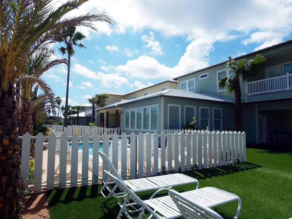 Beach Club Clubhouse 4