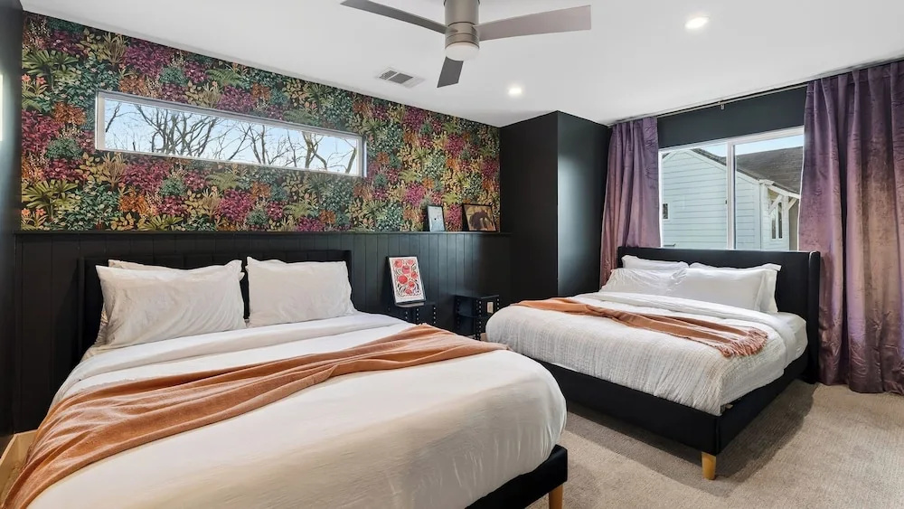 Delores House by Avantstay Movie Theater + Outdoor Kitchen + Modern East Austin Home Near Downtown + Breweries + Live Music