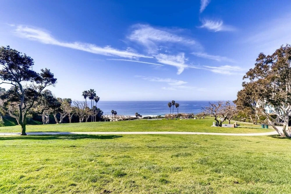 Private Entrance Under The Sea - 2BR/2BATH Next To Ritz Carlton - Walk To Ocean! (MB4)