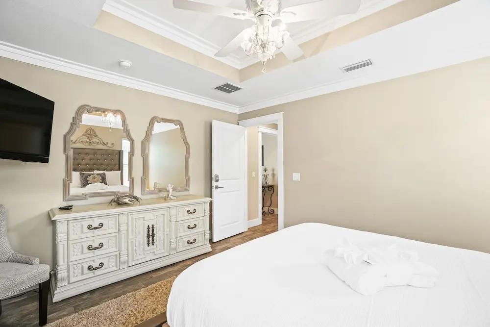 Pet Friendly Beach House - Paradise on Palm by Panhandle Getaways
