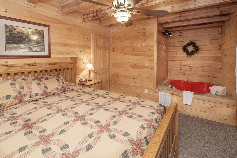 ER205 - Love Nest Great location - Close to town! cabin