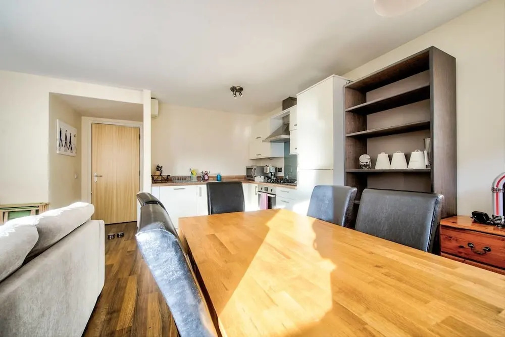 Bright 2Br Flat With Good Links To City Centre