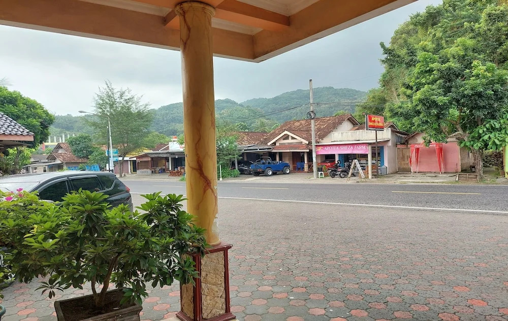 Hotel Widodo Tustiyani 4