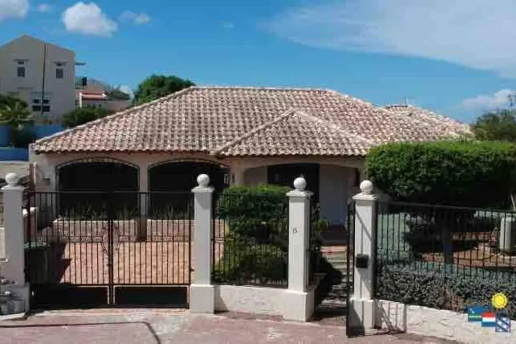 Breezy “Hacienda” w/pool - 4bed in Gated Resort