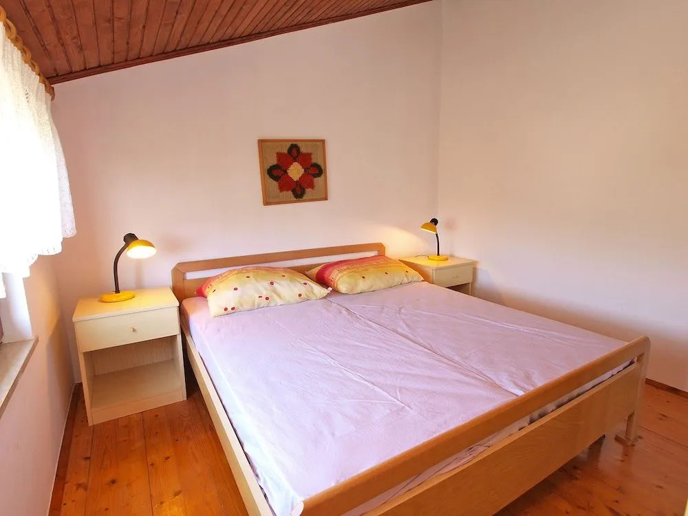 Apartment 895
