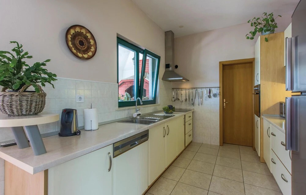 Amazing Home in Stobrec With Wifi and 4 Bedrooms