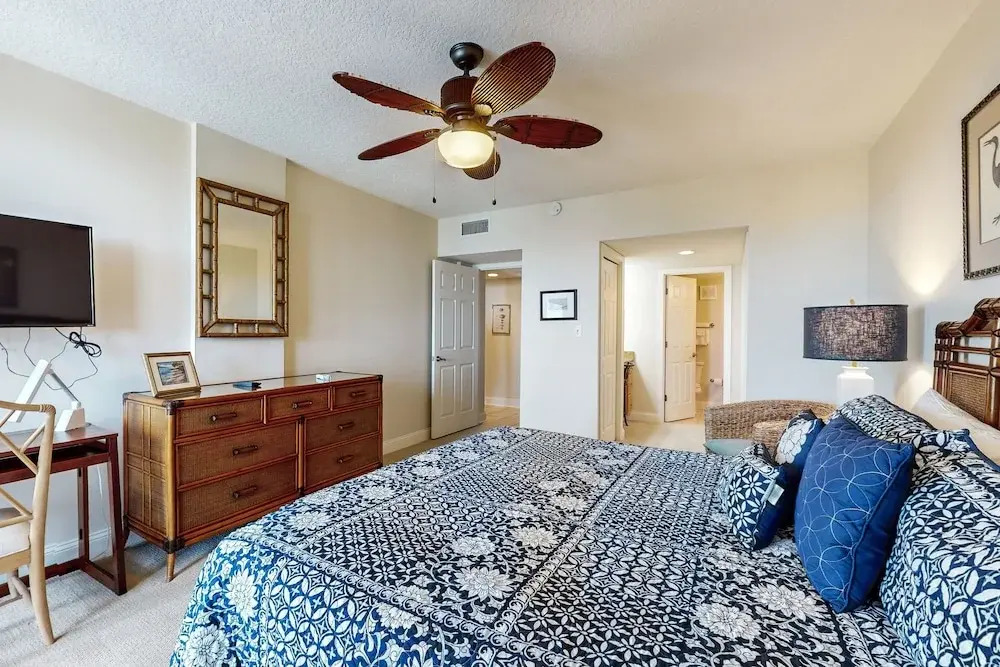 Oceanfront Condo With Washer/dryer, AC & Heated Pool