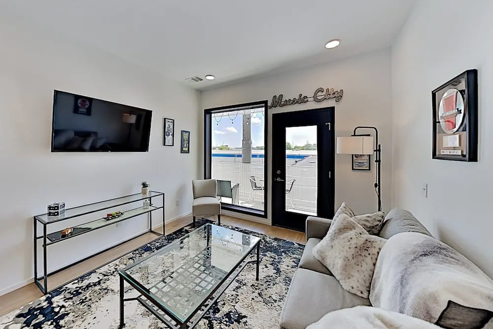 Illume Urban Showstopper Private Balcony 1 Bedroom Condo