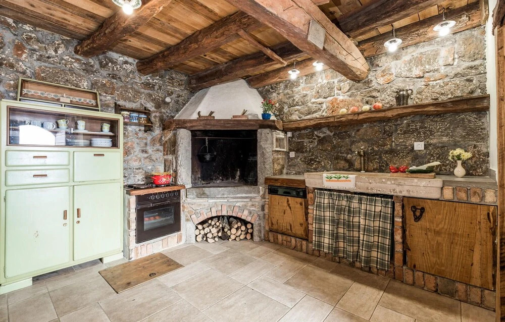 Nice Home in Veprinac with Outdoor Swimming Pool, Hot Tub & 5 Bedrooms