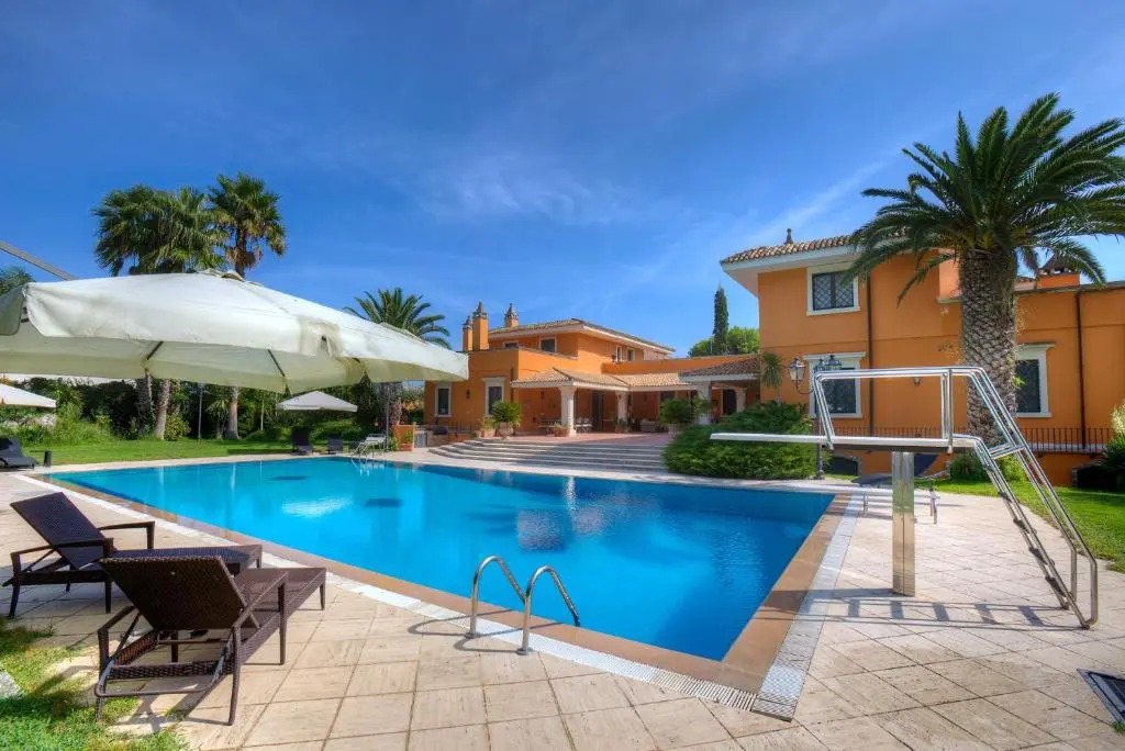 Villa piscina, calcio, tennis, beach-volley m990