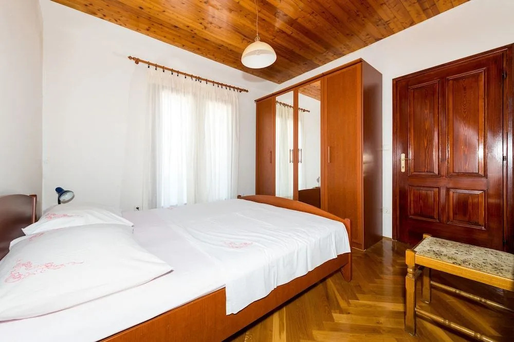 Apartments & Rooms Tapera
