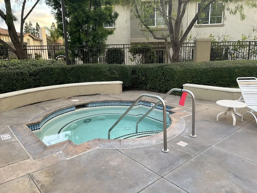 Beautiful 3 Bedroom Townhome in Irvine