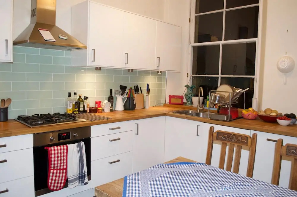 Traditional 3 Bedroom Home With Garden Access