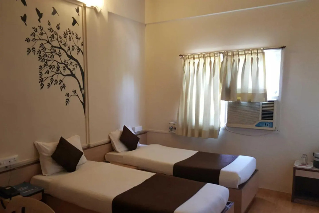 OYO 13845 Hotel Bhooshan
