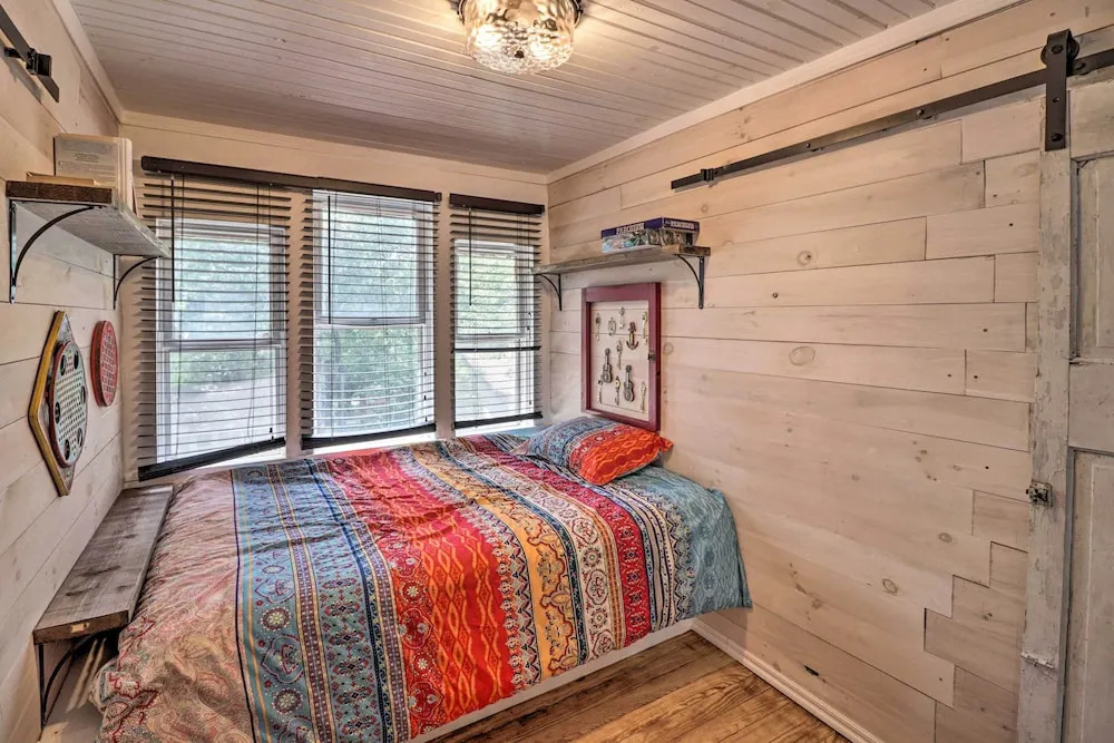 Country-chic Cotter Home w/ Outdoor Living Space!