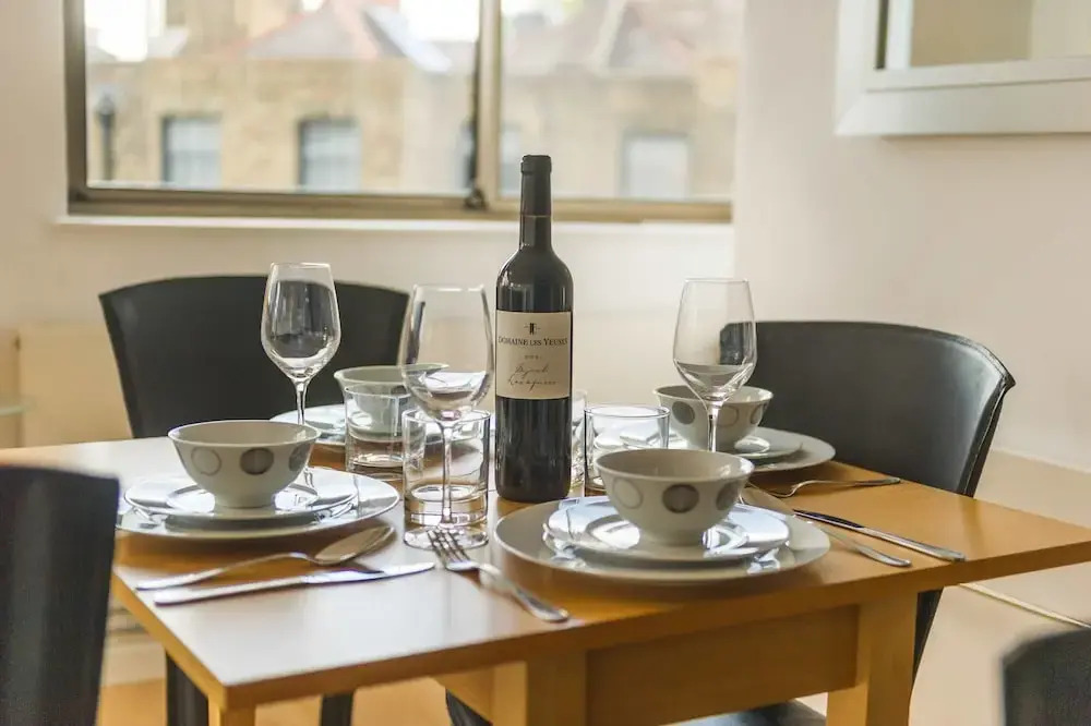 The Snug Spot - Fitzrovia - By Frankie Says