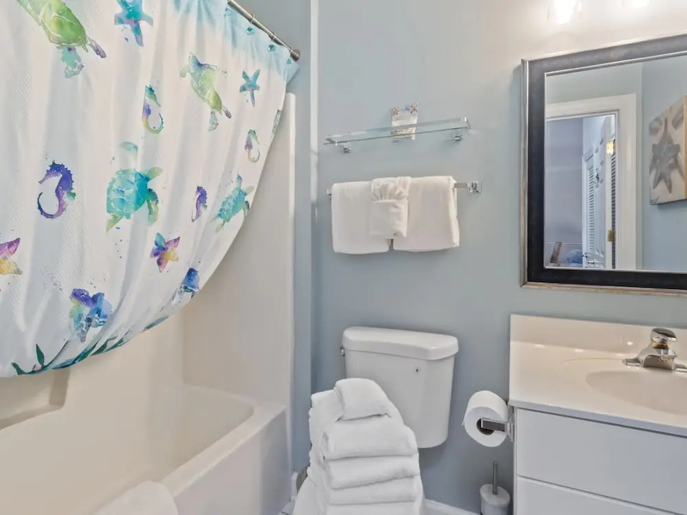 Wedgewood #324 2 Bedroom Condo by RedAwning