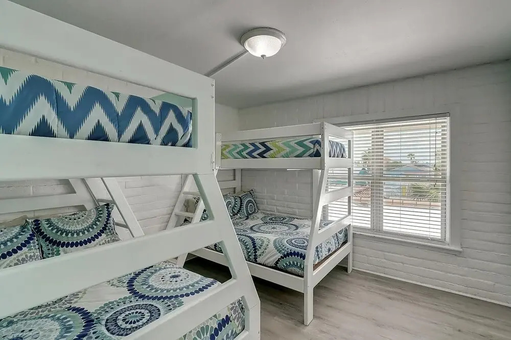 Sunny Beaches 3 Bedroom Condo by RedAwning