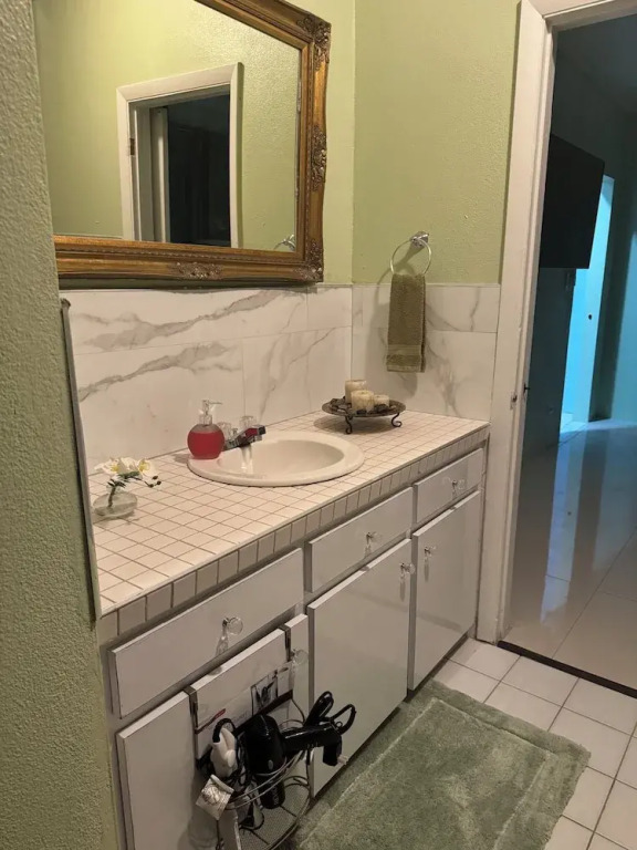 Kozy Bahamas Getaway 25mins from Airport & USA Embassy