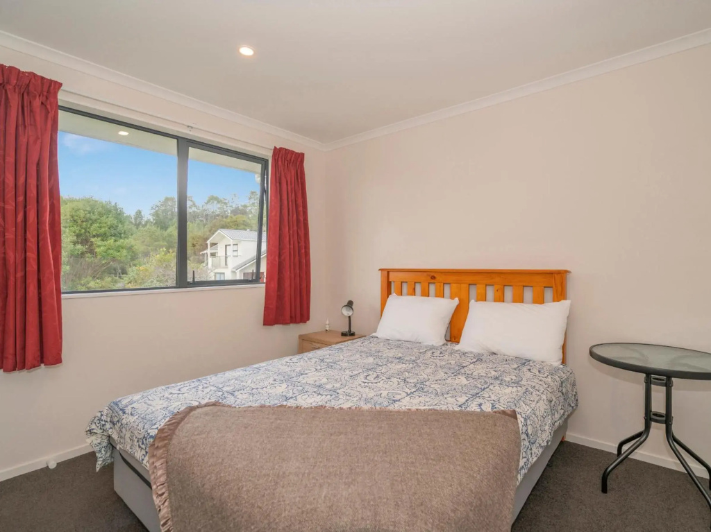 Manuka Lodge - Tairua Holiday Home