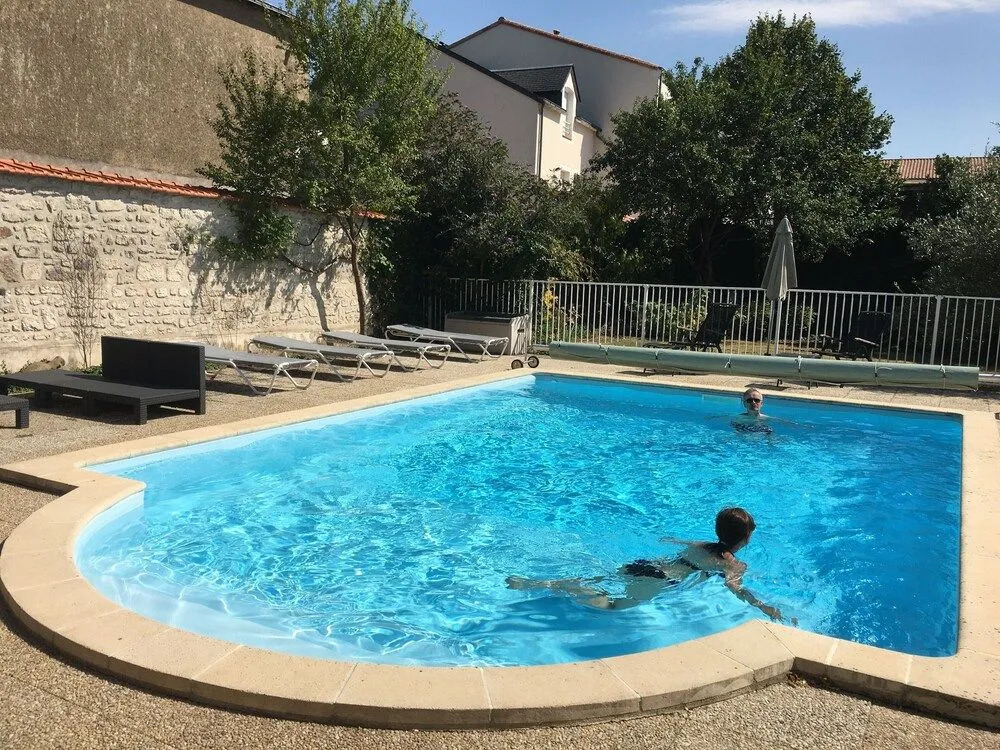 La Villa des Roses Gîte Chambres dhôtes Piscine chauffée