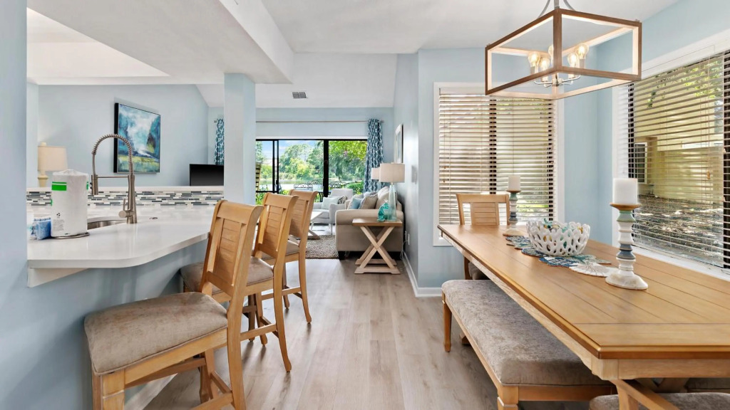 Fully remodeled lake front end unit with 6 seat GOLF CART