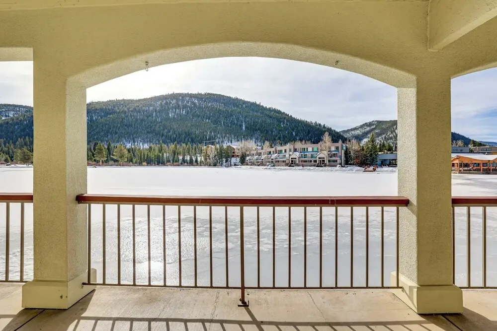 Mtn & Lake Views: Chic Keystone Studio