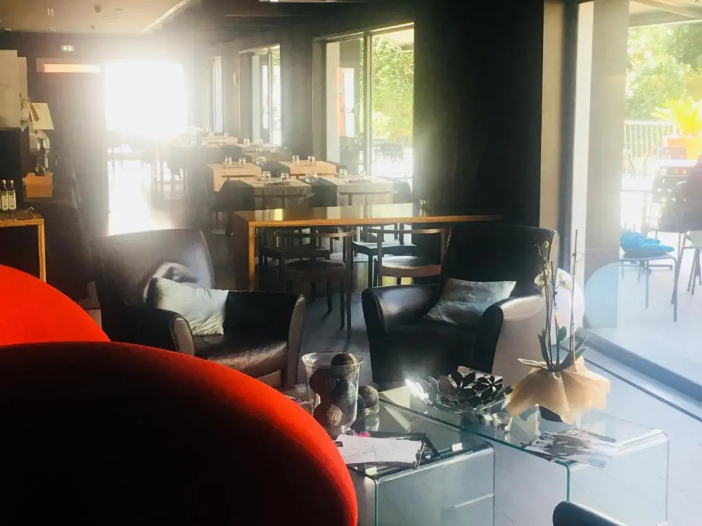Black Hotel