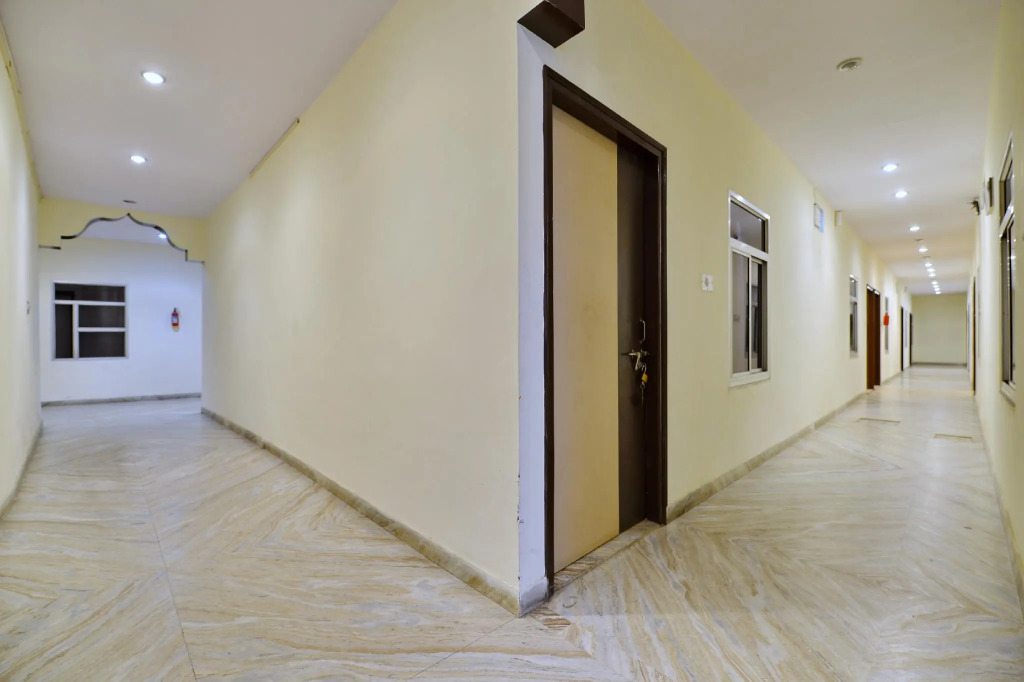 OYO 9929 Hotel Dhruv