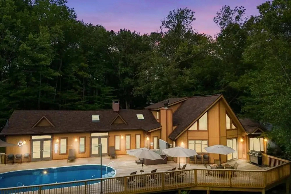 Pocodobe Private Pool Retreat in Poconos