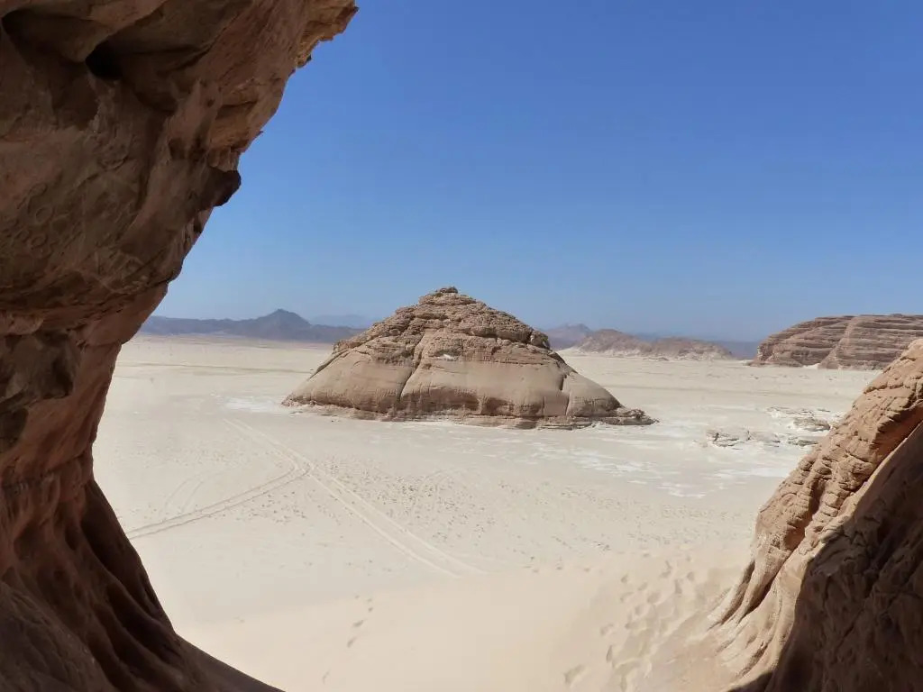 Think Love on Red Sea