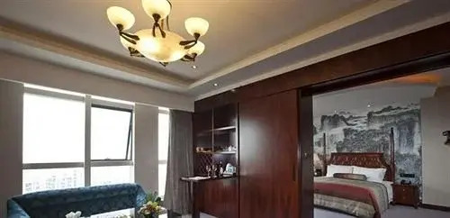 Quzhou Longyou Blue Sky Hotel