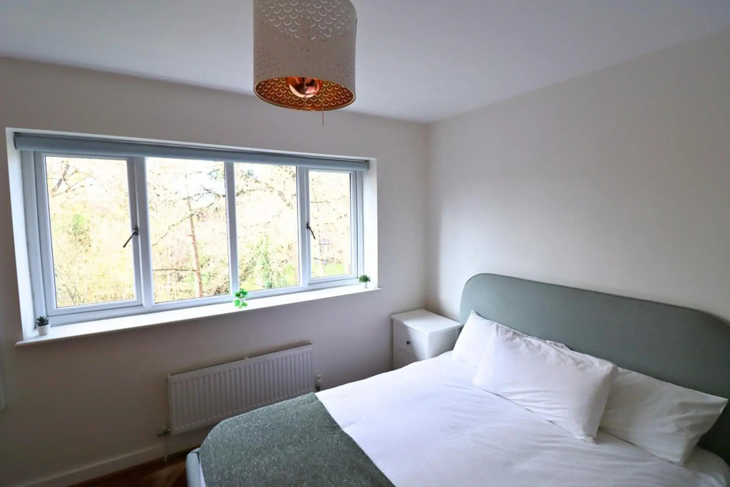Wokingham - Large 2 bedroom Apartment